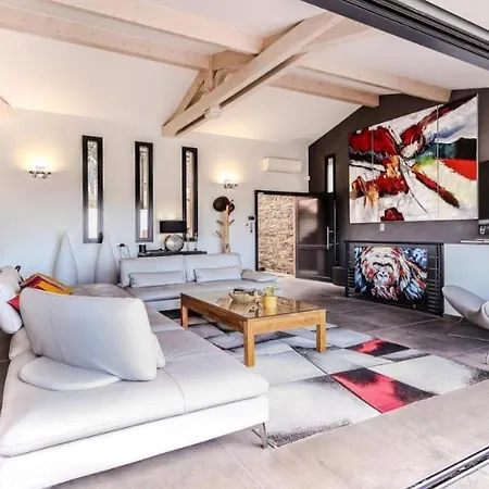 Moderne 8 Personnes